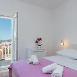 Kapetan Apartment *