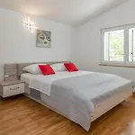 Kapetan Apartment *