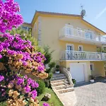 Kapetan Apartment *