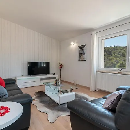 Kapetan * تروغير