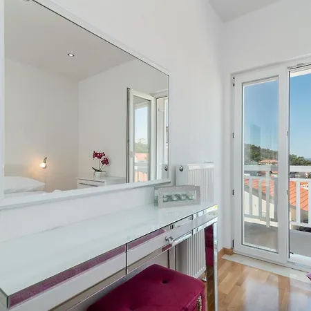 شقة Kapetan تروغير