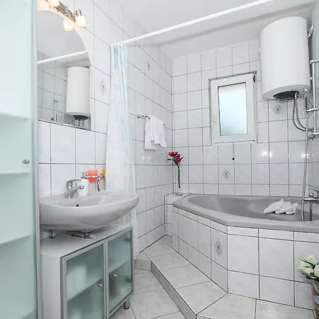 Kapetan * تروغير